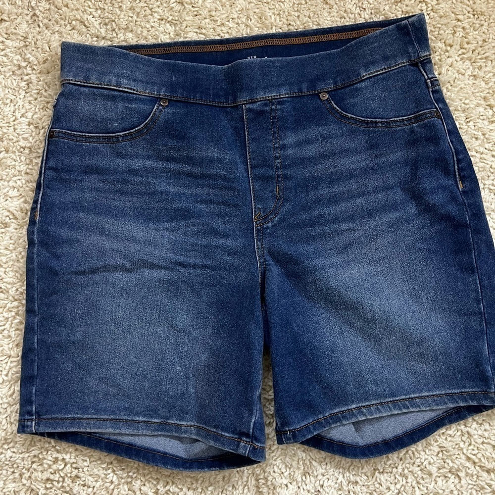 WOMENS NEW DIRECTION PULL ON SHORTS SIZE 10 SHORT EUC